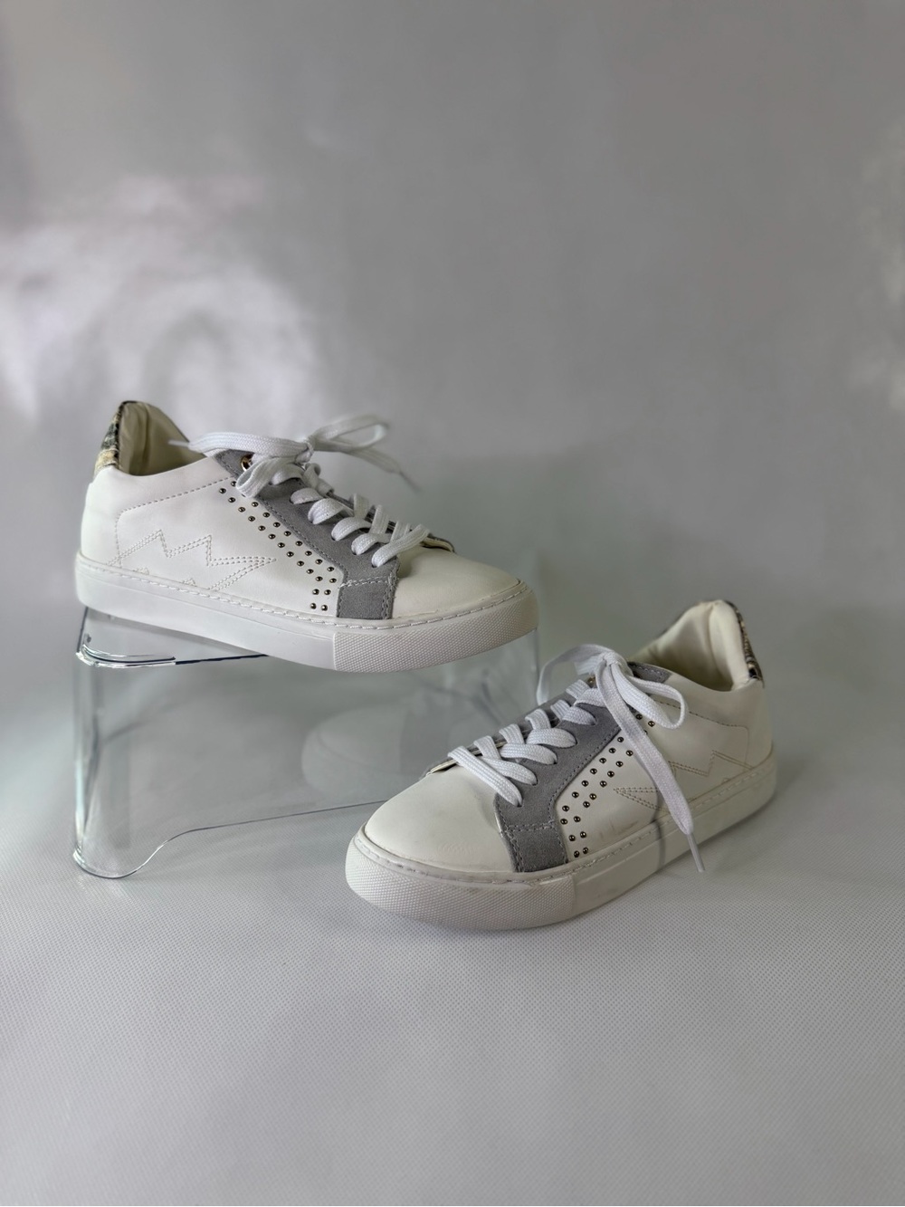 Steve Madden White Studded Sneakers
Snakeskin Detail Size 6.5